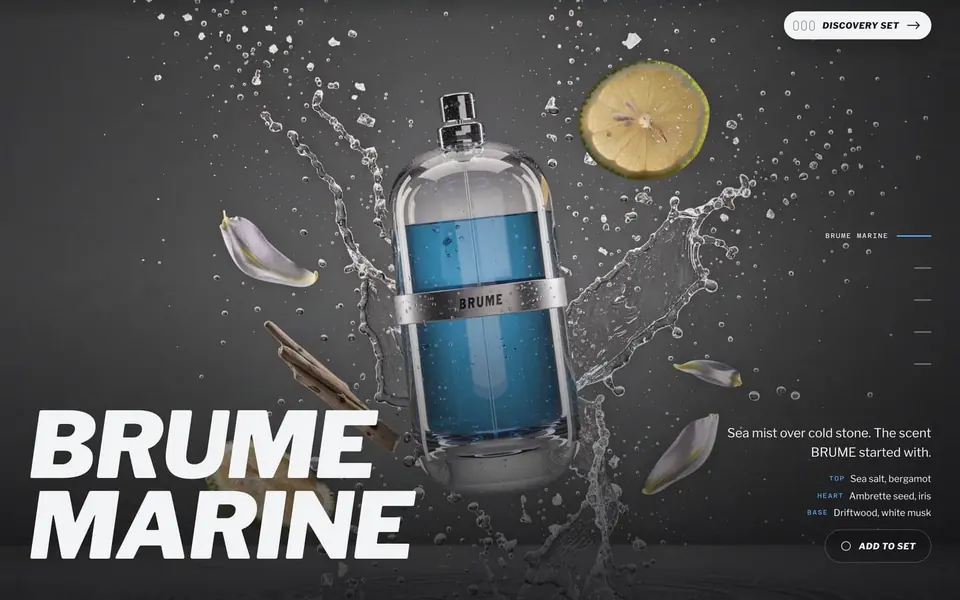 BRUME MARINE: de capsule tussen opspattend water, een schijf citrus, bloemblaadjes en drijfhout