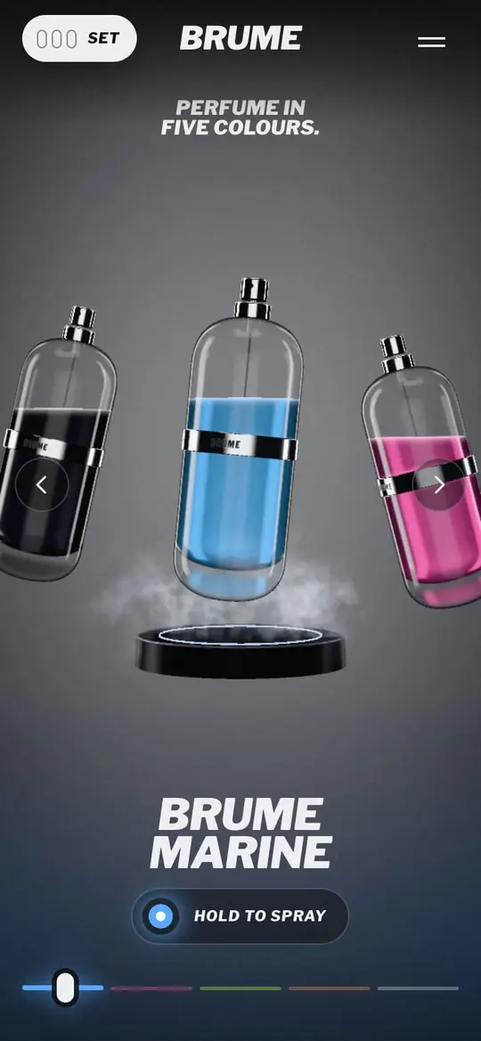 De opening van BRUME op een telefoon: drie capsules boven de sokkel en de keuze voor BRUME MARINE